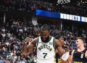 英雄联盟总决赛门票-MAD险胜荷兰，杰伦·布朗打破历史纪录顶尖较量四强赛，成为赛场最大亮点的简单介绍