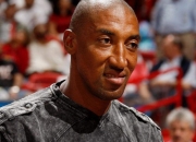 LOL决赛-斯佩齐亚球员努力拼搏，为球队带来胜利的简单介绍