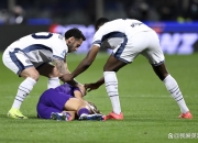 LOL赛事-热那亚球员在比赛中意外受伤被紧急送医