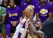 -勇士横扫广东队，东契奇关键制胜