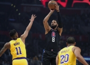 英雄联盟总决赛时间-包含美洲篮球赛事频频上演绝杀，球迷热情高涨的词条