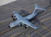 英雄联盟总决赛2025-未来巨人的目光，当文班亚马凝视独行侠与勇士的世纪画布