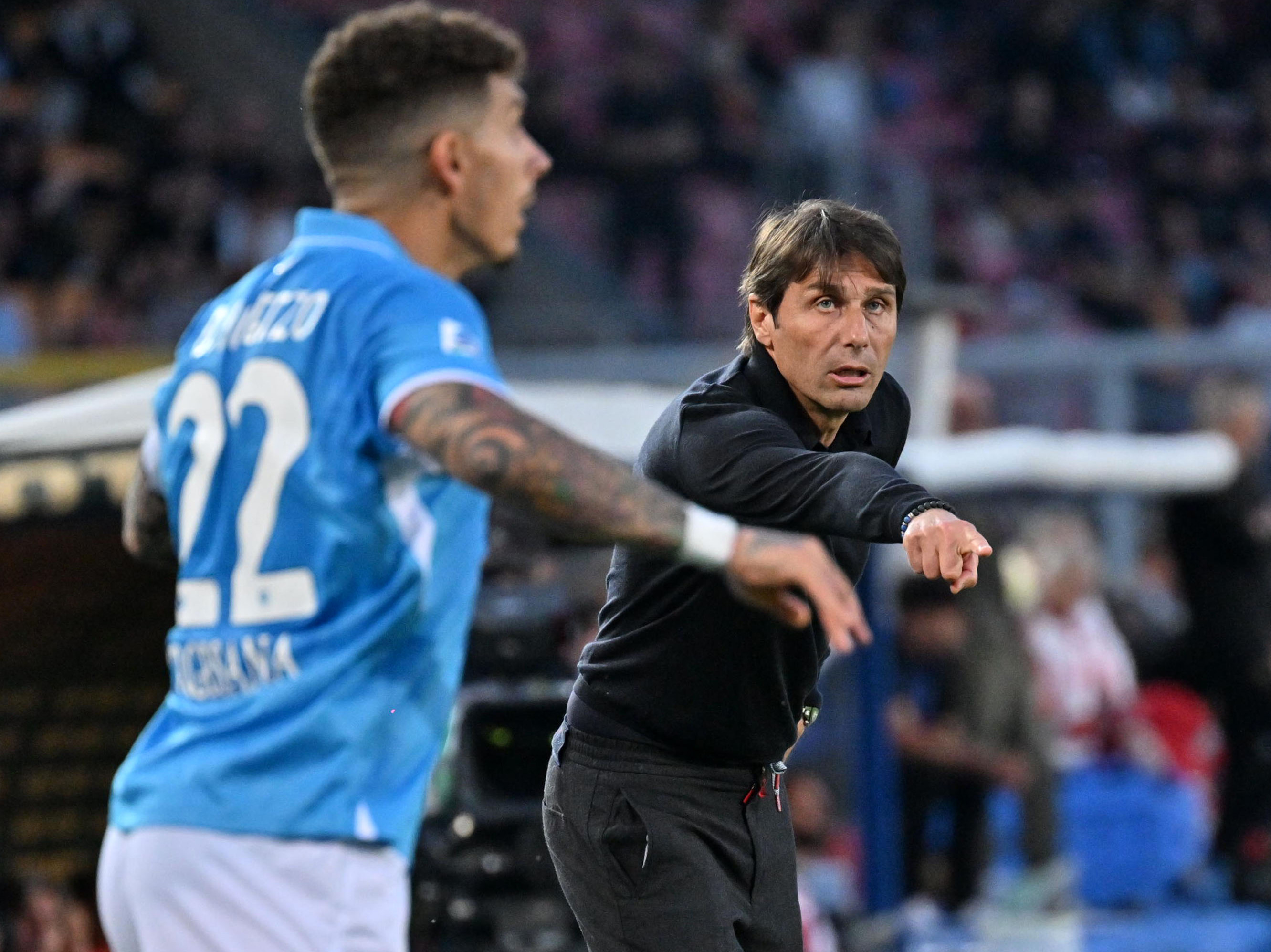 意甲劲旅对决:那不勒斯实现反超 意甲劲旅对决:那不勒斯实现反超