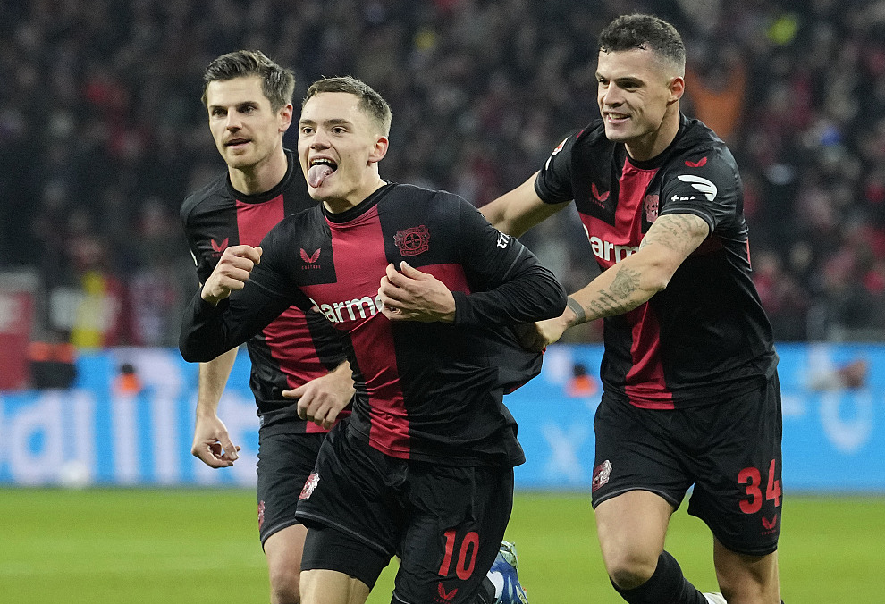 勒沃库森取得宝贵胜利，全队欢腾庆祝的简单介绍