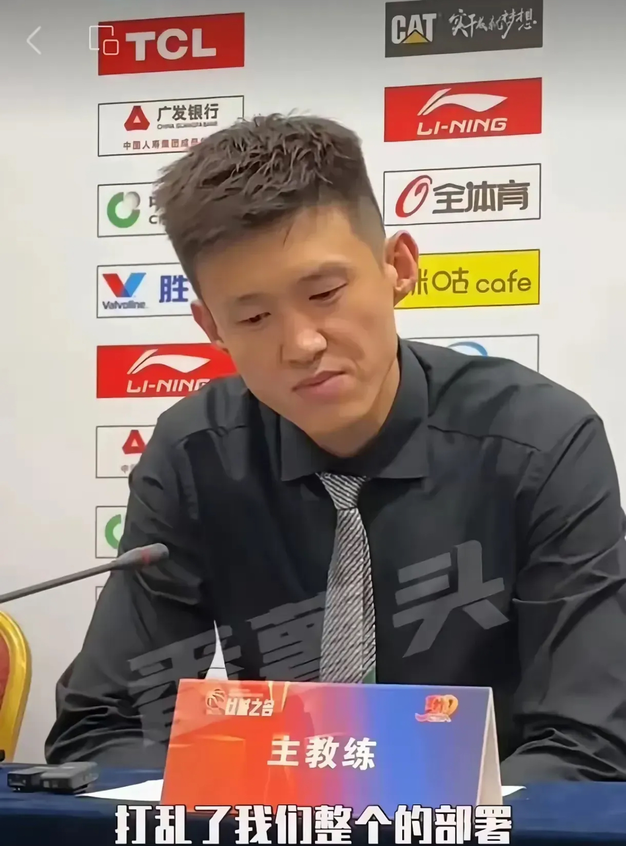 球队战绩下滑,主教练面临解职危机 球队战绩下滑,主教练面临解职危机