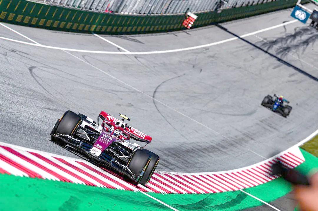 哈斯车队翻盘红牛二队，周冠宇惊艳四座