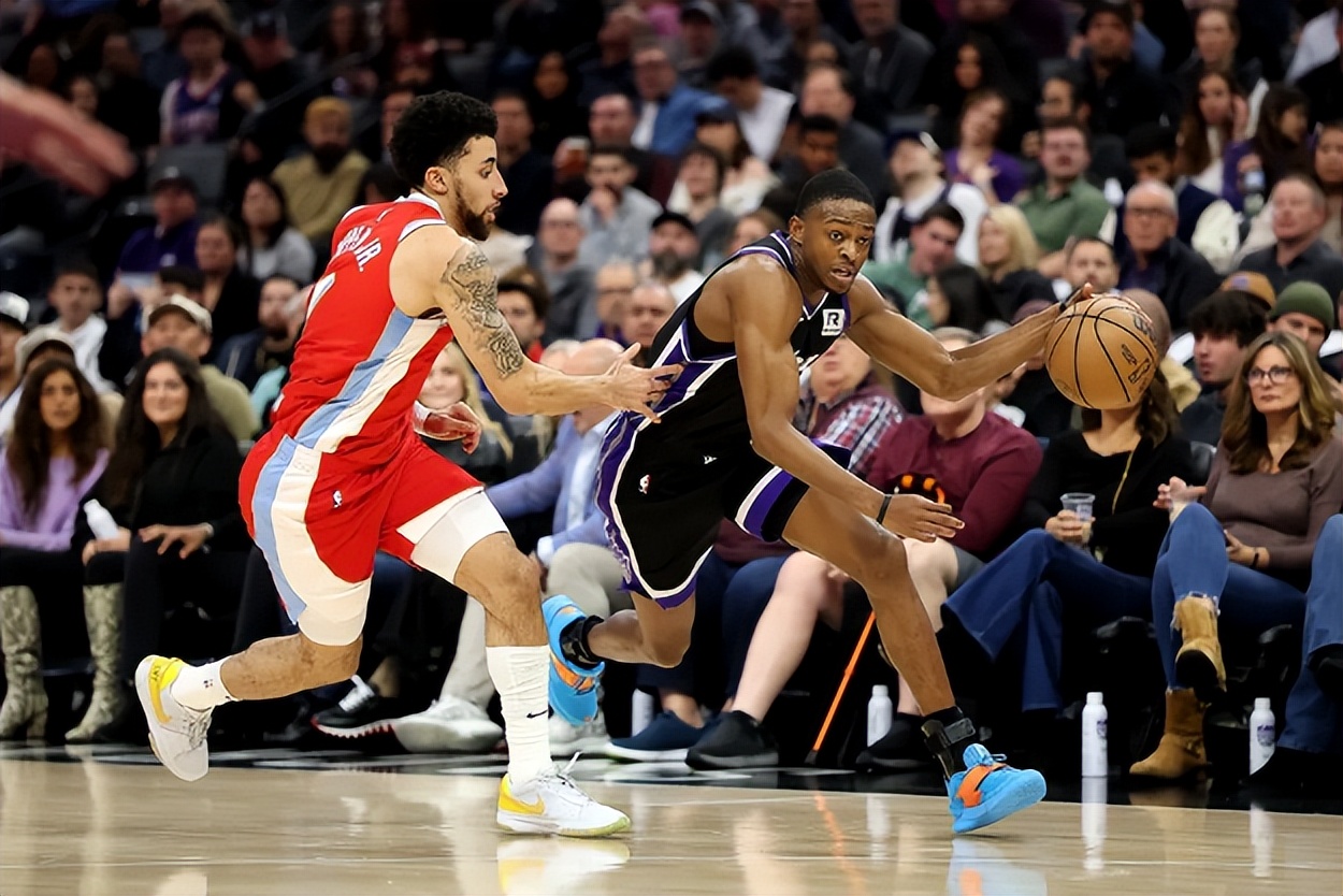 深圳队轻取步行者,德罗赞统治全场 深圳队轻取步行者,德罗赞统治全场